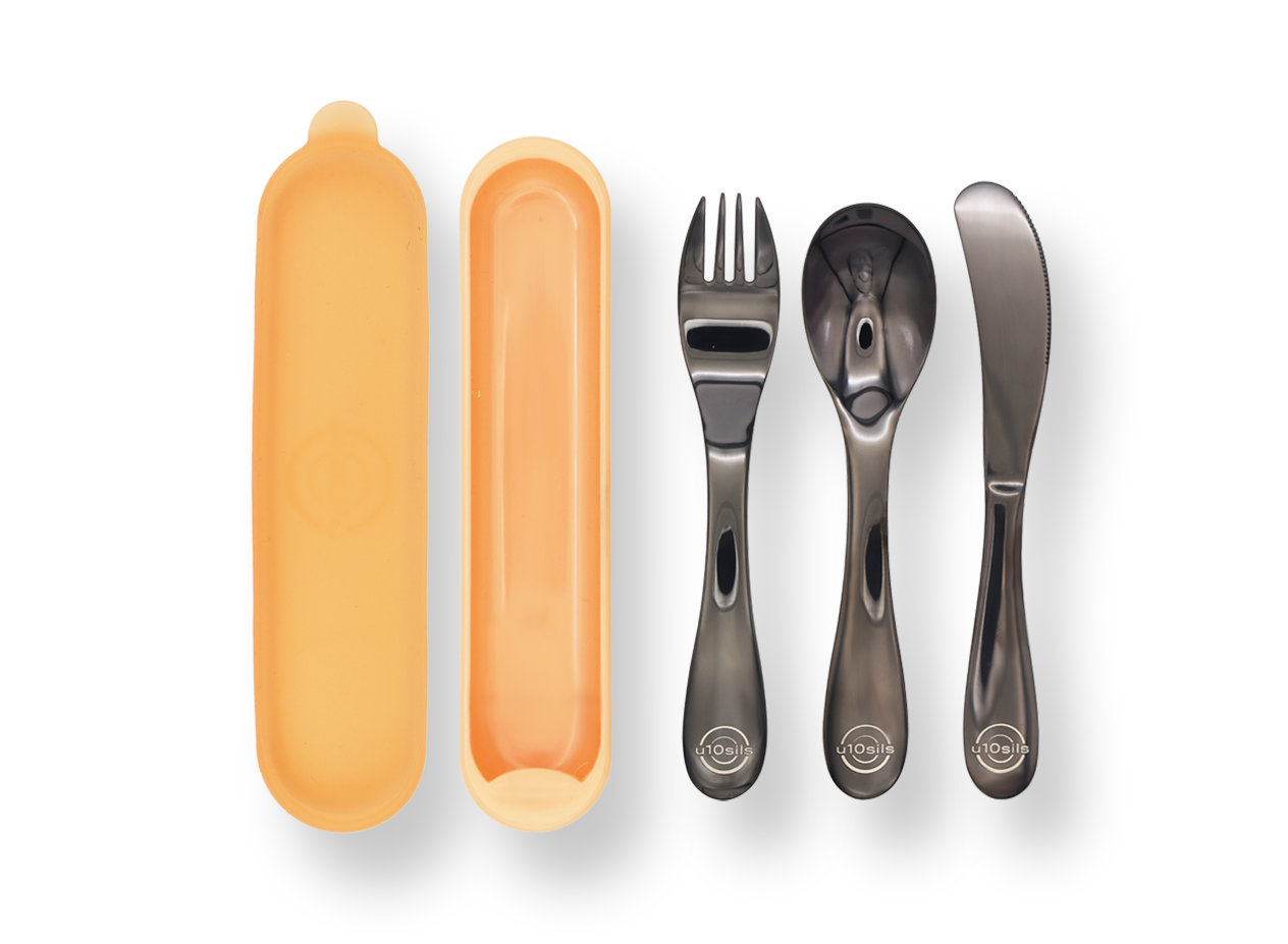 Multi-color cutlery set in hard case